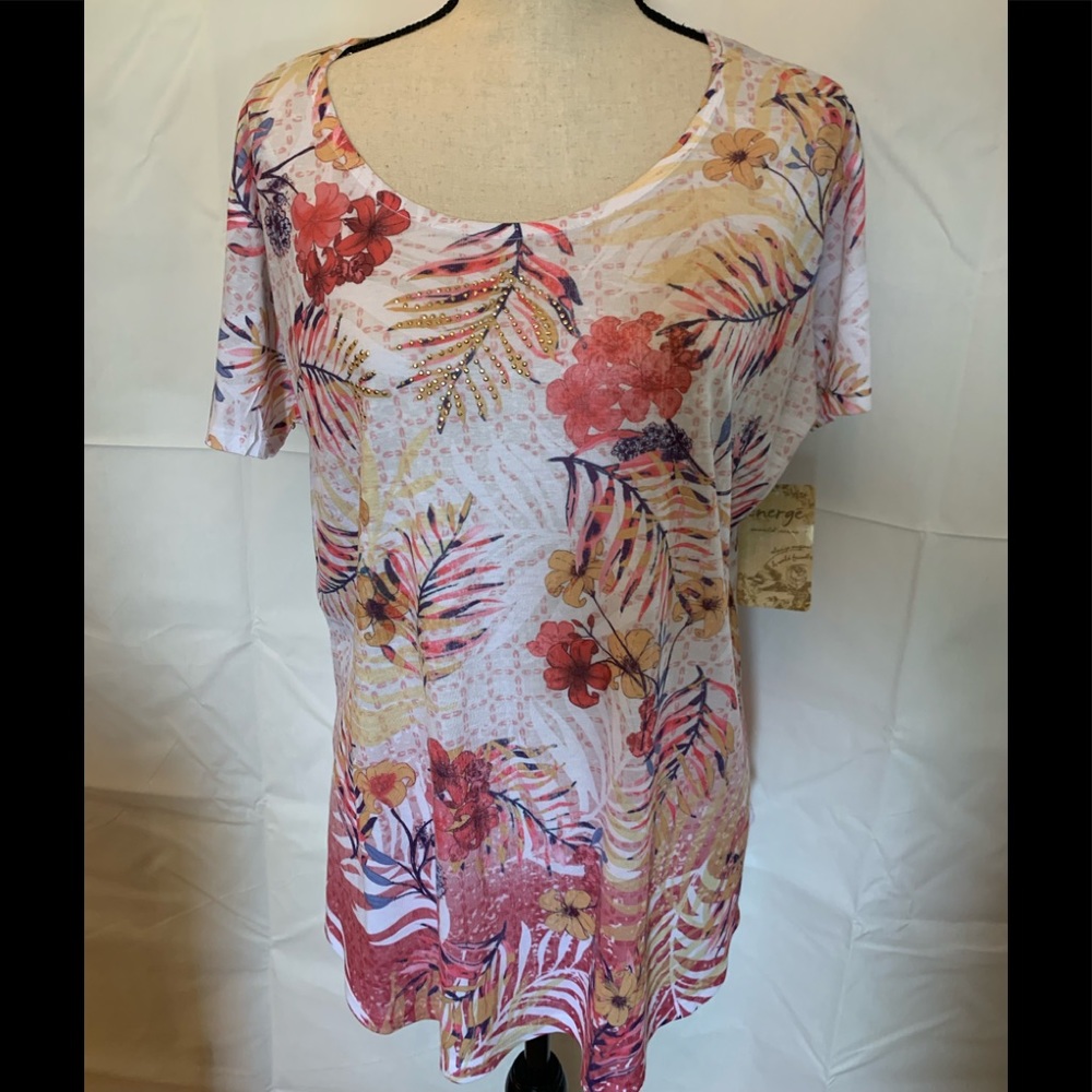ENERGE Tshirt with floral design NWT great for summer!